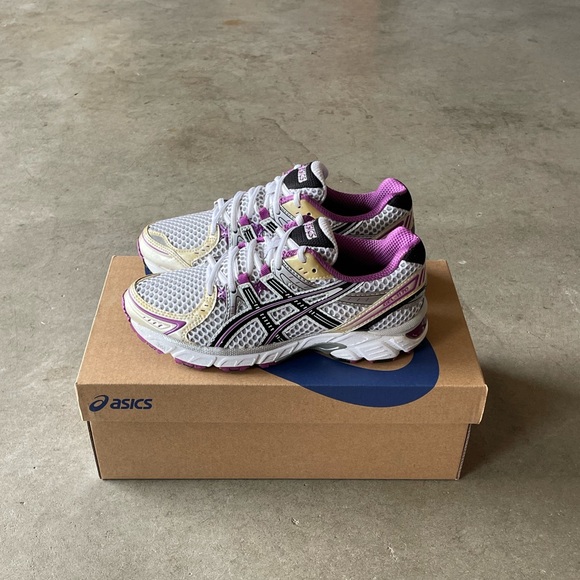 boys asics size 4